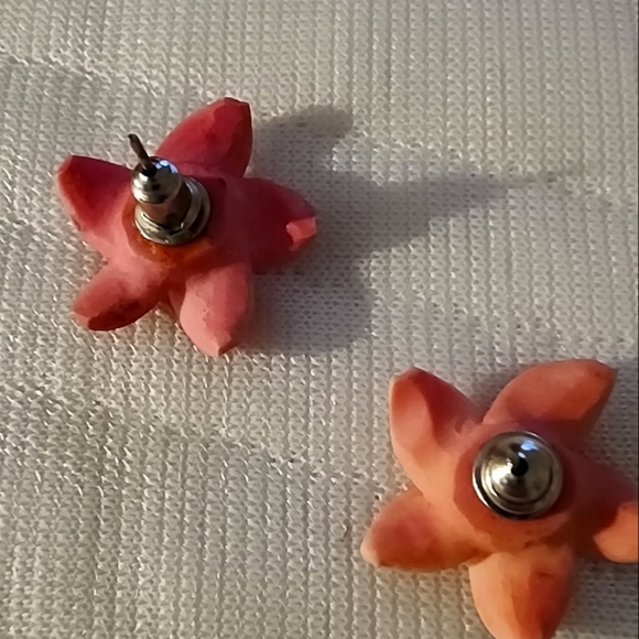 VINTAGE  Pink Plumeria Stud Earrings - Picture 3 of 3